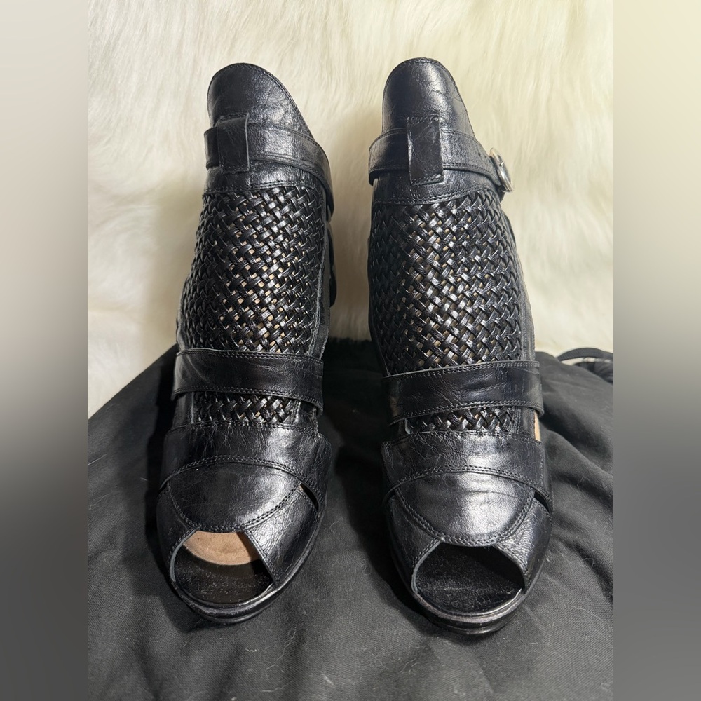 Chic Black Woven Women's Heels